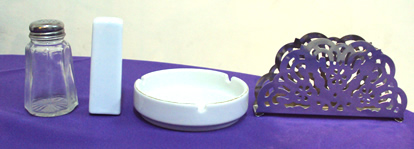 Complementos, salero, pimientero, cenisero, servilletero